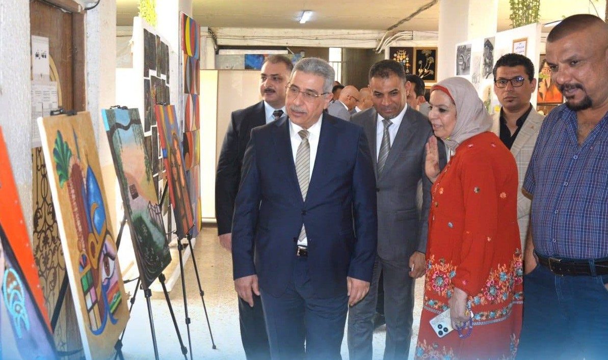 عميد الكلية التربوية المفتوحة يفتتح المعرض السنوي لقسم التربية الفنية